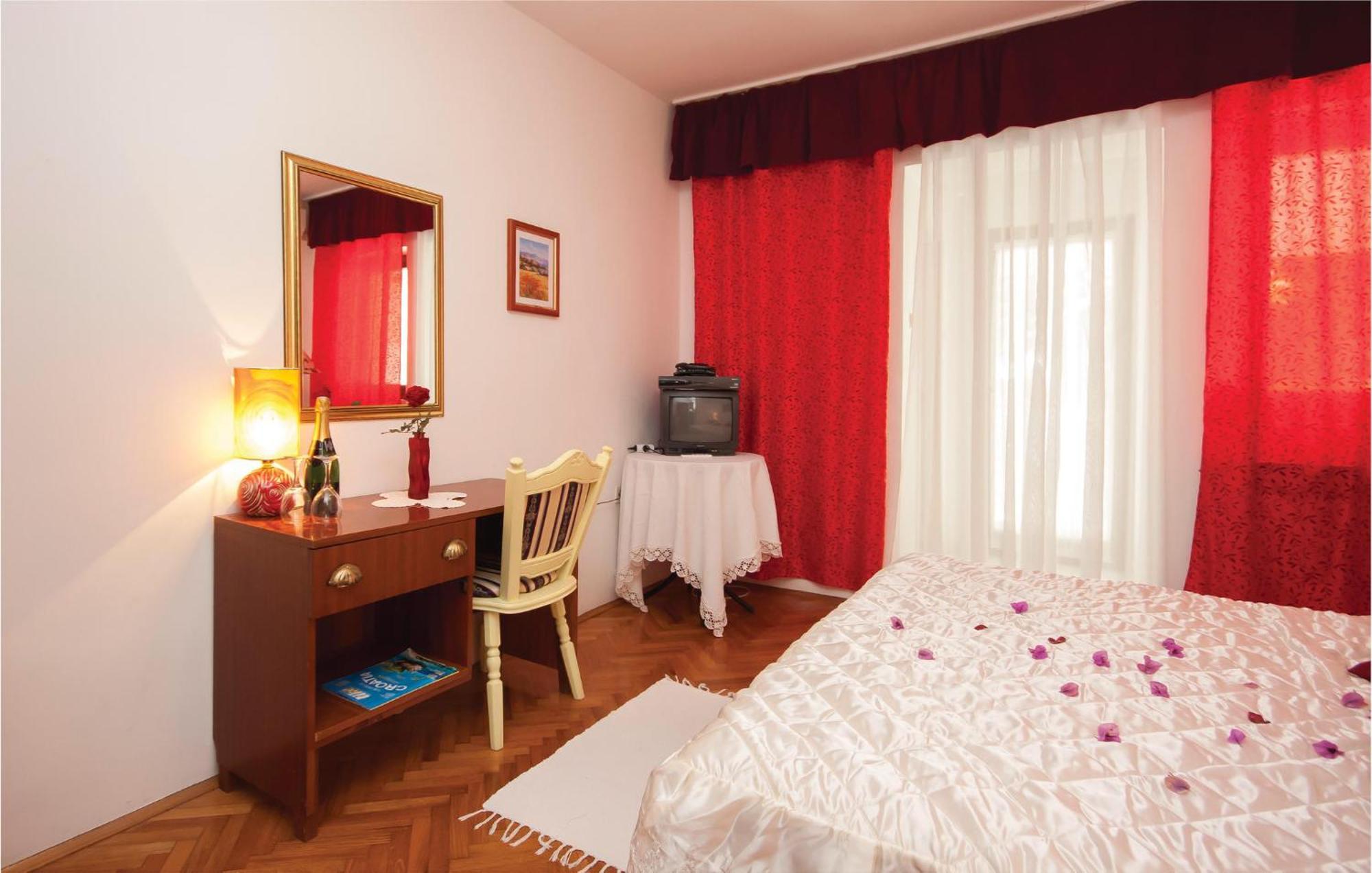 Cozy Apartment In Brodarica With Wifi Exterior foto